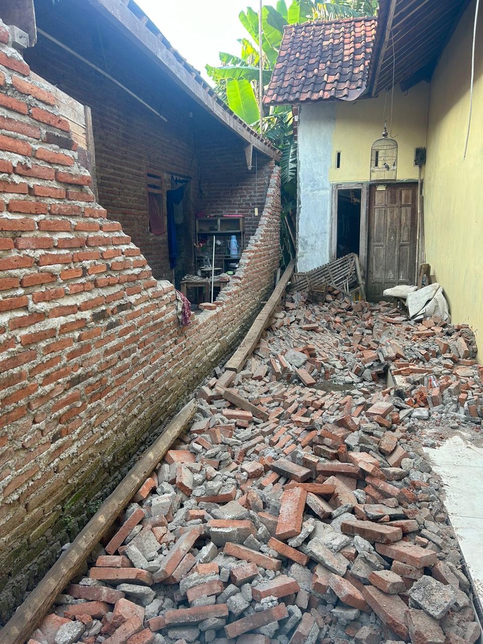 Bangunan Rusak Dan Warga Luka Luka Akibat Dampak Gempa Batang Sinpo Id