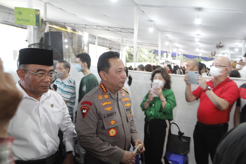 Kapolri Tinjau Malam Misa Natal Di Gereja Katedral