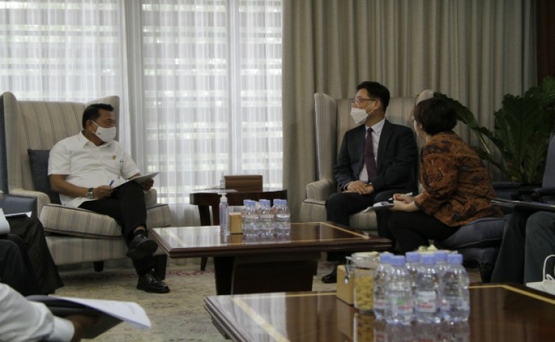 Kepala Staf Kepresidenan Moeldoko saat berdialog dengan Duta Besar Korea Selatan untuk Indonesia Park Tae-sung di Gedung Bina Graha Jakarta