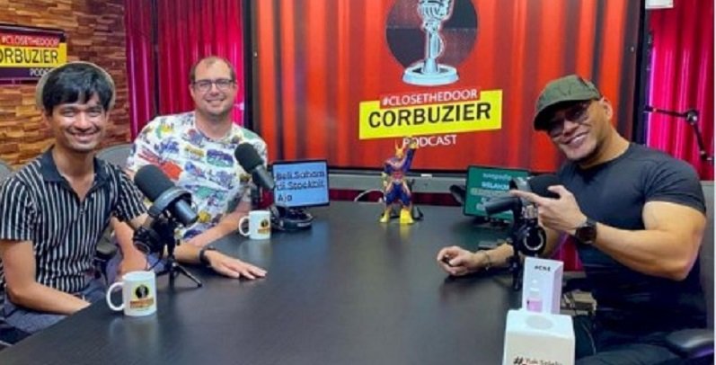 Deddy Corbuzier bersama pasangan LGBT Ragil-Fred/tangkapan layar podcast Deddy Corbuzier