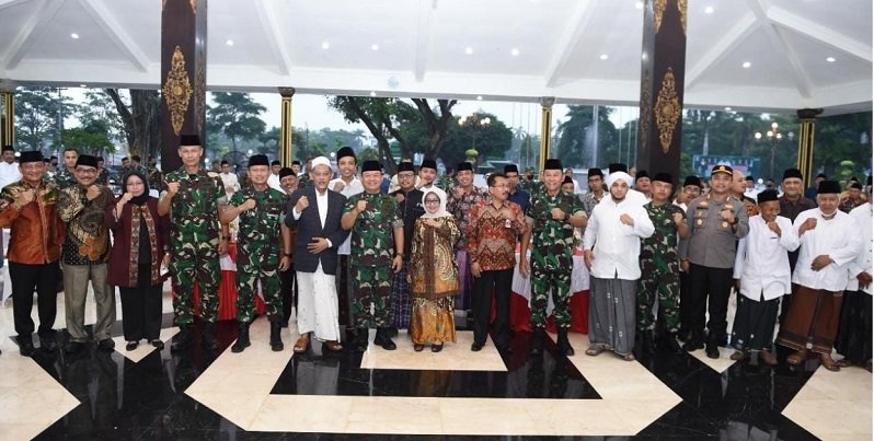 KSAD Jenderal Dudung bersama tokoh masyarakat Jombang/ist