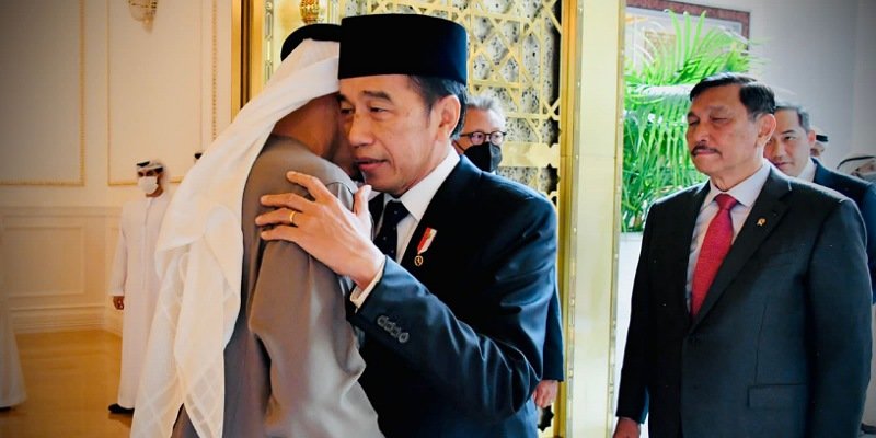 Presiden Jokowi tampak bersalaman dengan Presiden UEA, Mohanmad Bin Zayed/net