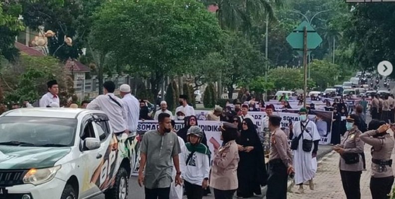 Aksi bela UAS di Pekanbaru Riau/ig@ustadzabdulsomad_official