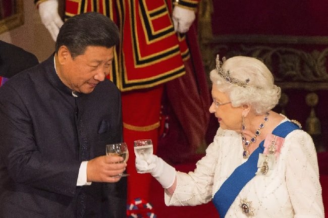 Presiden China Xi Jinping dan Ratu Elizabeth II. Foto: Istimewa