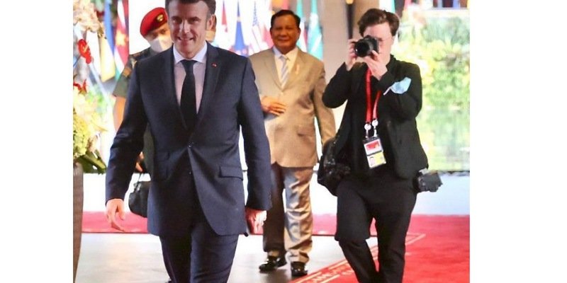 Kaki Prabowo saat menghindari menginjak karpet merah/dok: Tim Media