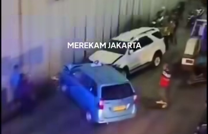 Kecelakaan beruntun di Gandaria/ Tangkapan layar Instagram Merekam Jakarta
