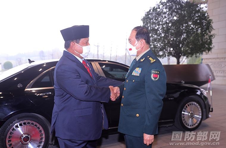 Menhan Prabowo Subianto saat bertemu Menteri Pertahanan Tiongkok Jenderal Wei Feng He (SinPo.id/Hemhan)