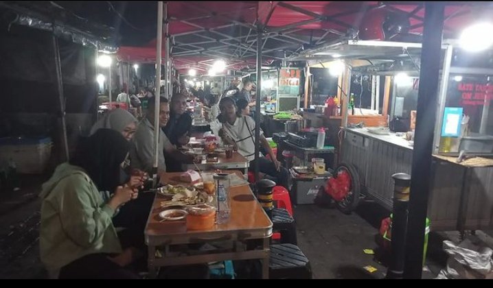 Pedagang sate taichan di Senayan/ Instagram