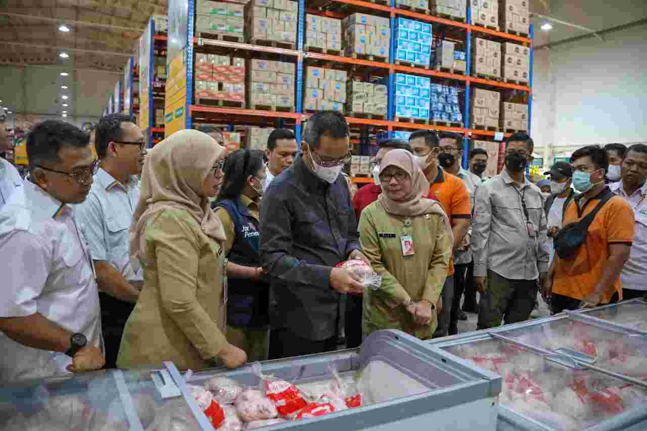 Tinjauan Pasar Pmeprov DKI Jakarta jelang Natal tahun baru (Sinpo.id/Dok Pemprov DKI)