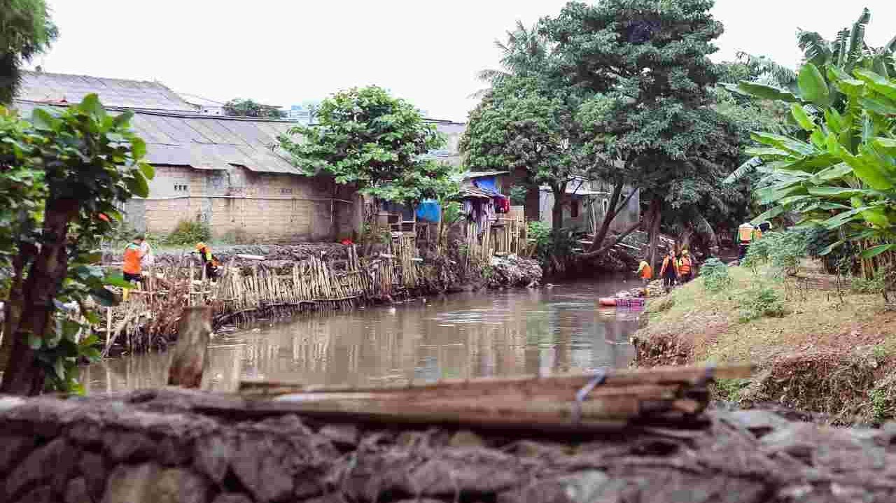 Antisipasi Banjir Tanggul Sepanjang Meter Dibangun Di Kali Pesanggrahan