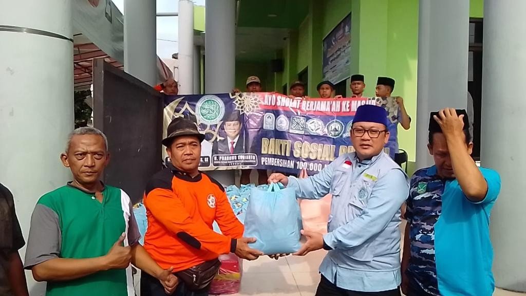 Yayasan Prabowo Subianto saat memberi bantuan ke korban banjir Semarang/ Dok. Pribadi