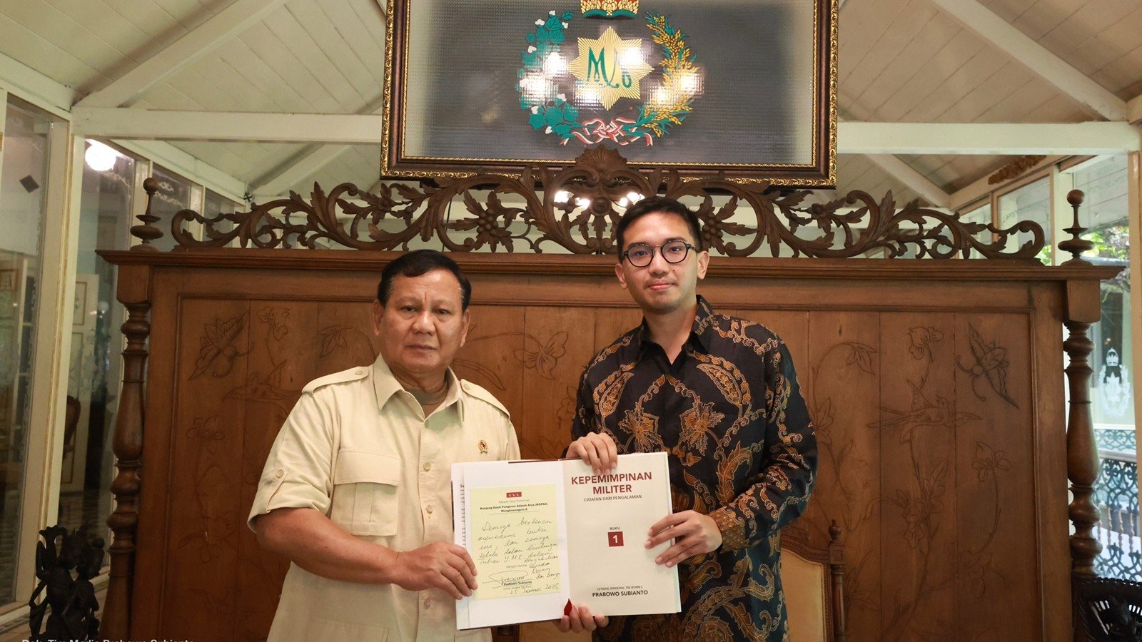 Menhan Prabowo Subianto saat bertemu Gusti Bhre di Mangkunegaran, Solo/ Tim Media Prabowo