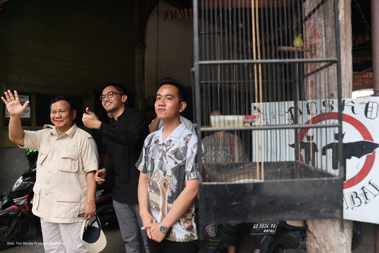 Prabowo bersama Gibran Rakabuming dan Kaesang Pangarep di kawasan Mangkunegaran/Tim Media