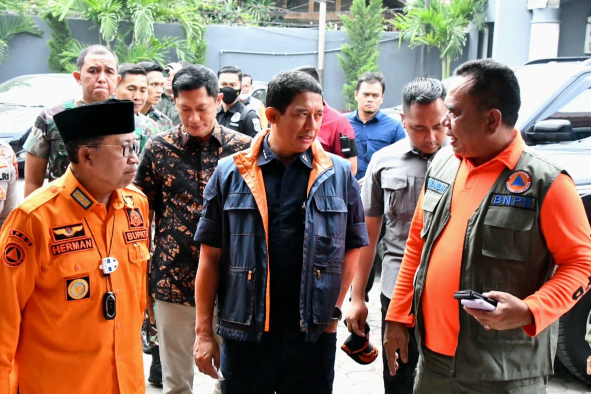 Kepala BNPB Letjen TNI Suharyanto saat memberikan arahan kepada peserta rapat di Kabupaten Cianjur, Jawa Barat pada Kamis 19 Januari 2023