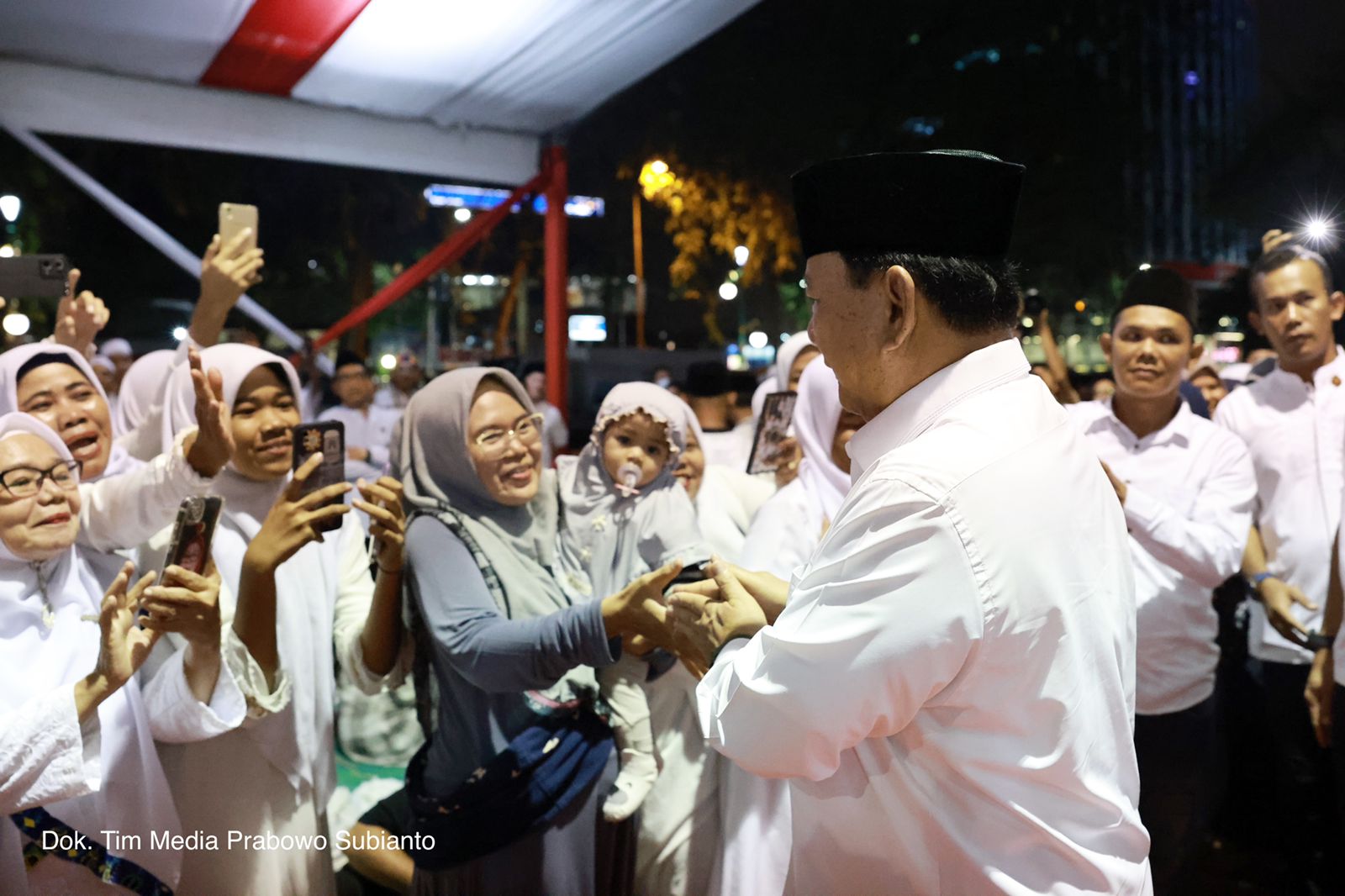 Prabowo disambut warga di kota Medan/Tim Media