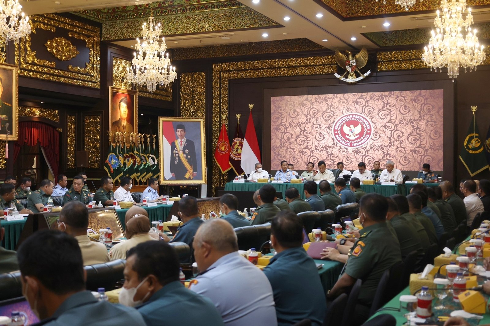 Menhan Prabowo rapat bersama pejabat Kemhan/Tim Media