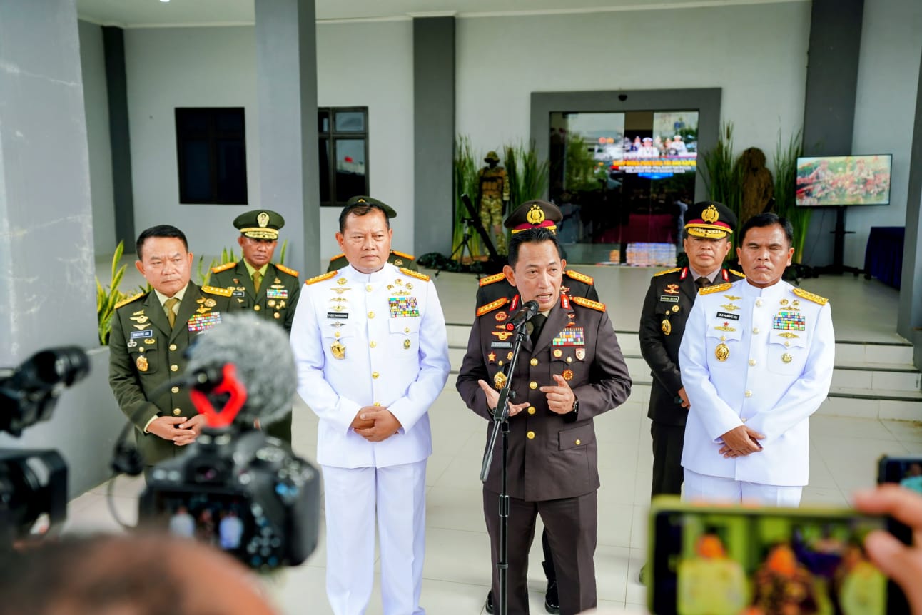 Kapolri bersama Panglima TNI/Div Humas Polri