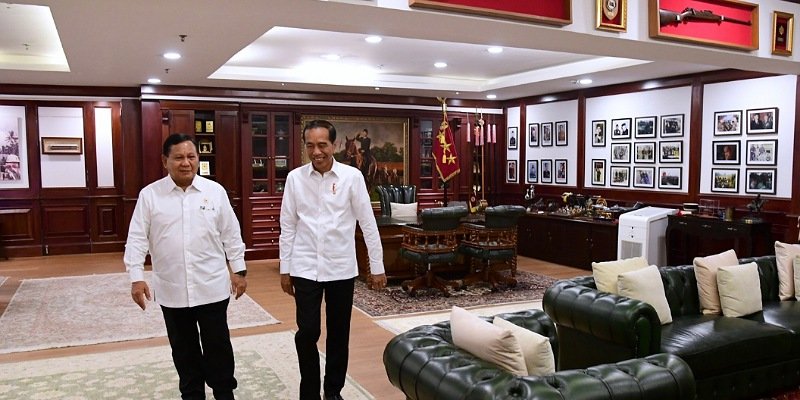 Kebersamaan Prabowo dan Jokowi di sela pertemuannya dalam Rapim di Kemhan/Tim Media