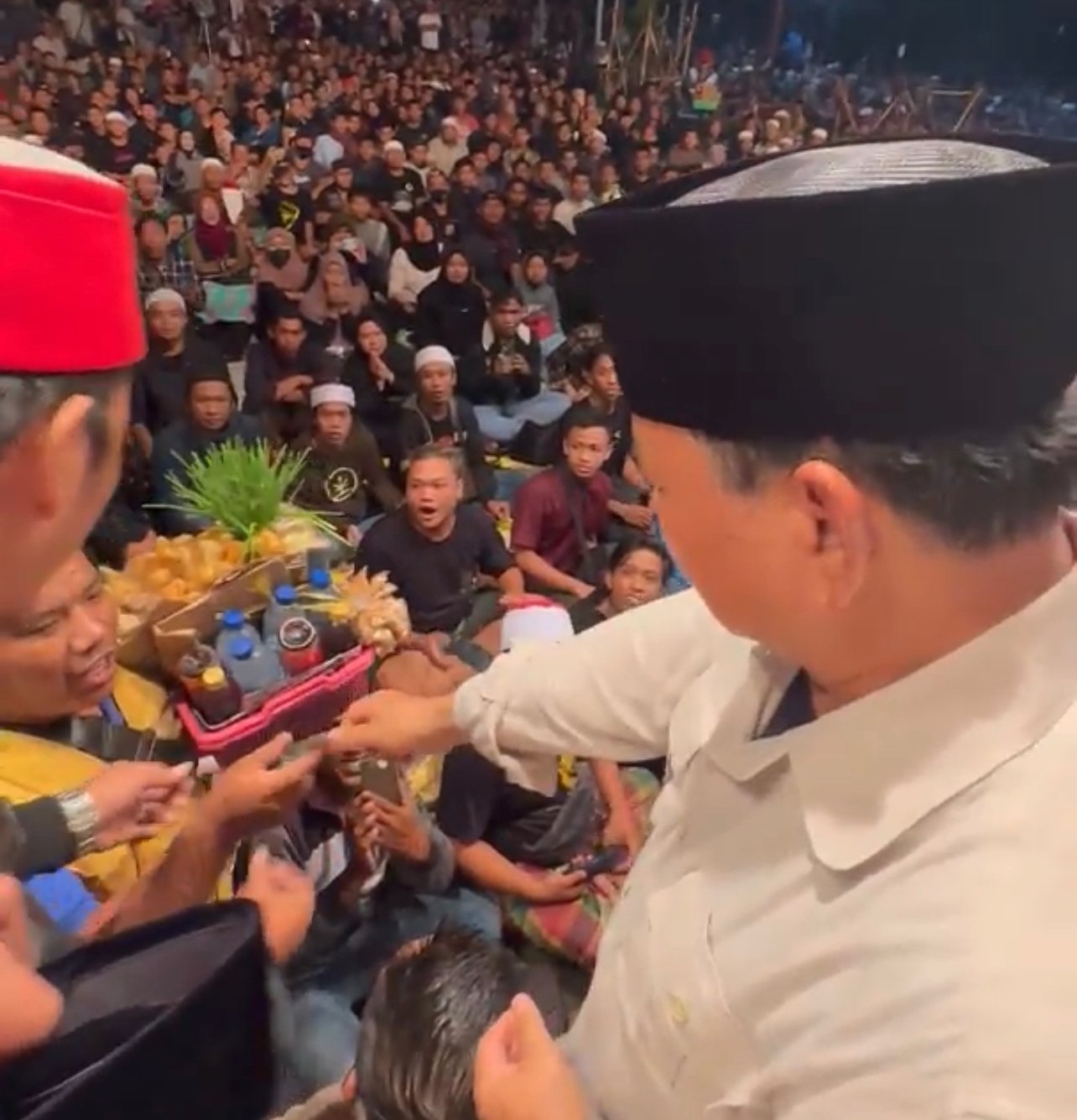 Prabowo bertemu masyarakat/Tim Media