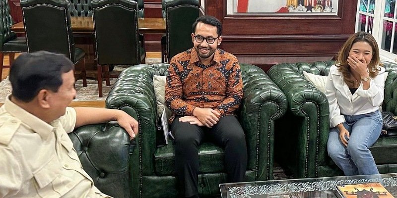 Momen Kiki Saputri salting saat diajak berbincang dengan Prabowo di kantor Kemenhan, Jakarta