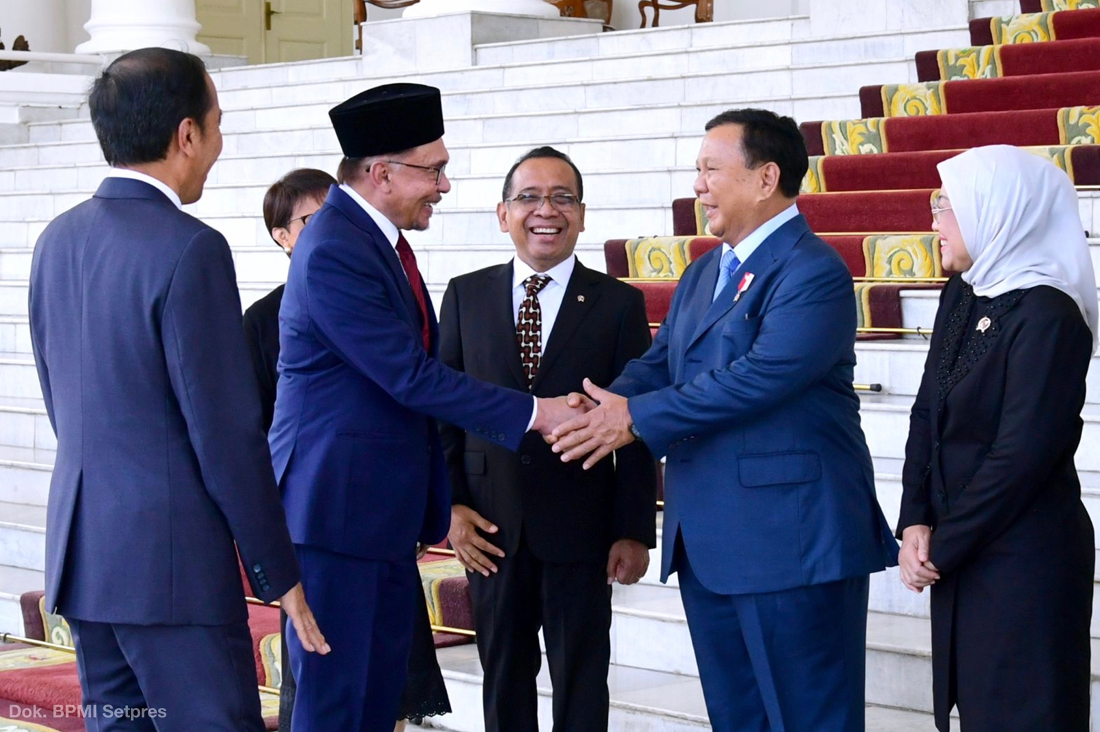 Pak Bowo sangat terlihat keakrabannya bersama Perdana Menteri Malaysia Dato Seri Anwar Ibrahim (Foto:Tim Prabowo/SinPo.id)