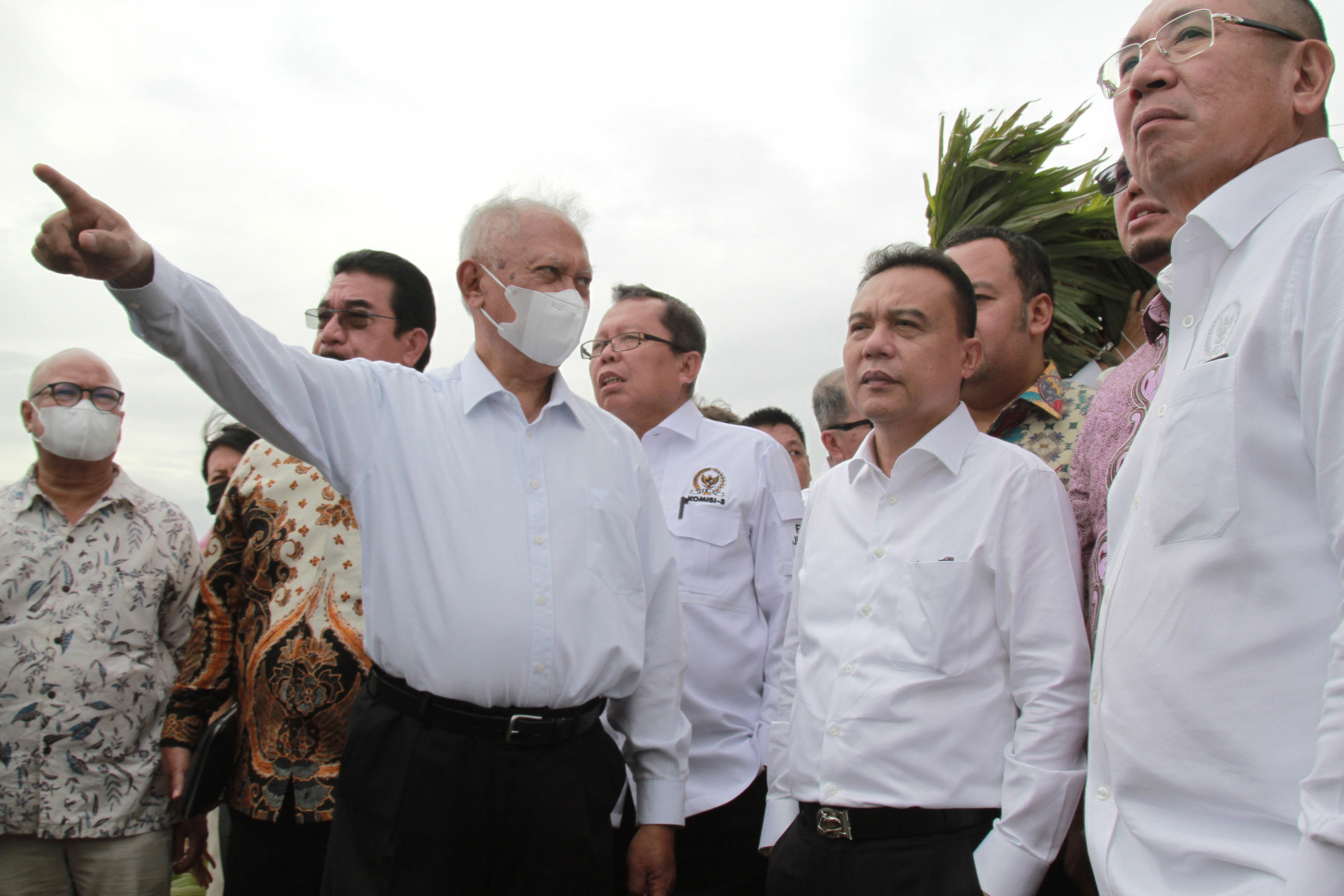 Wakil Ketua DPR RI Prof Sufmi Dasco dan Para anggota beberapa Komisi DPR  memimpin sidak meninjau langsung proyek Meikarta yang banyak merugikan konsumen (Ashar/SinPo.id)