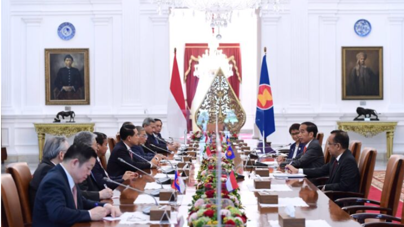 Presiden Joko Widodo saat bertemu Menlu ASEAN/ BPMI Setpres