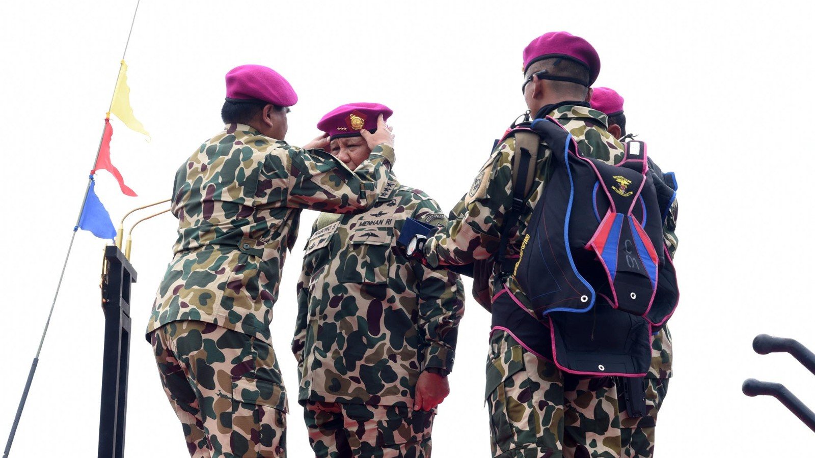 Menteri Pertahanan Prabowo Subianto saat diangkat menjadi warga kehormatan Marinir/ Puspen TNI