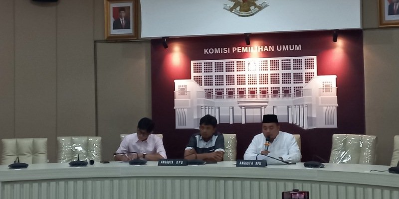 Konferensi pers komisioner KPU RI, Afifudin, Idam Kholik dan Agus Mellaz/Sinpo.id