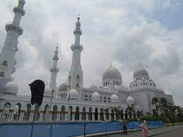 Masjid Raya Sheikh Zayed Solo (Wikipedia)
