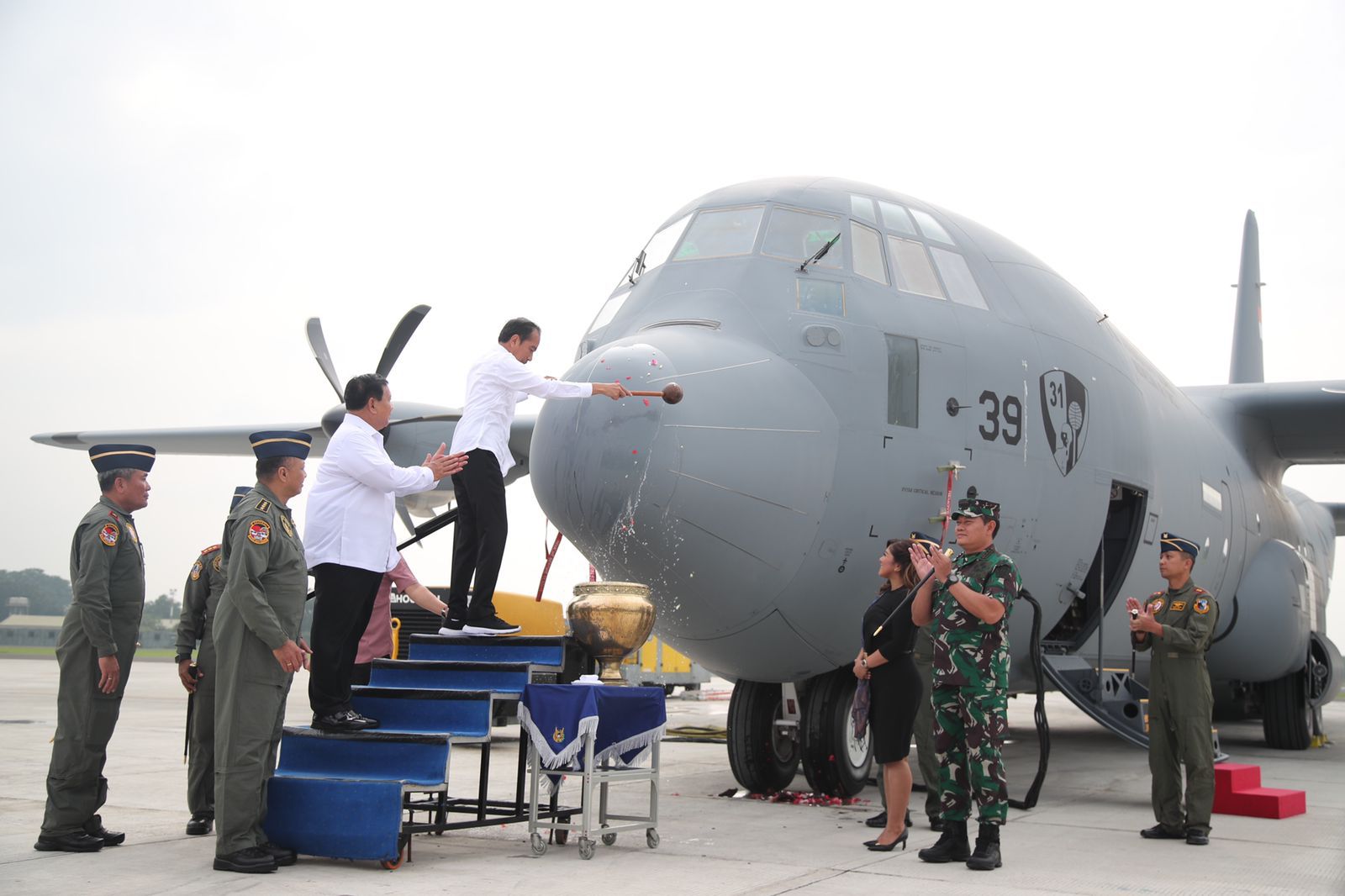 Pesawat Hercules yang baru diserahkan kepada TNI AU/Tim Media