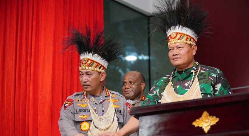 Kapolri Jenderal Listyo Sigit Prabowo bersama Panglima TNI Laksamana Yudo Margono (SinPo.id/ Humas Polri)
