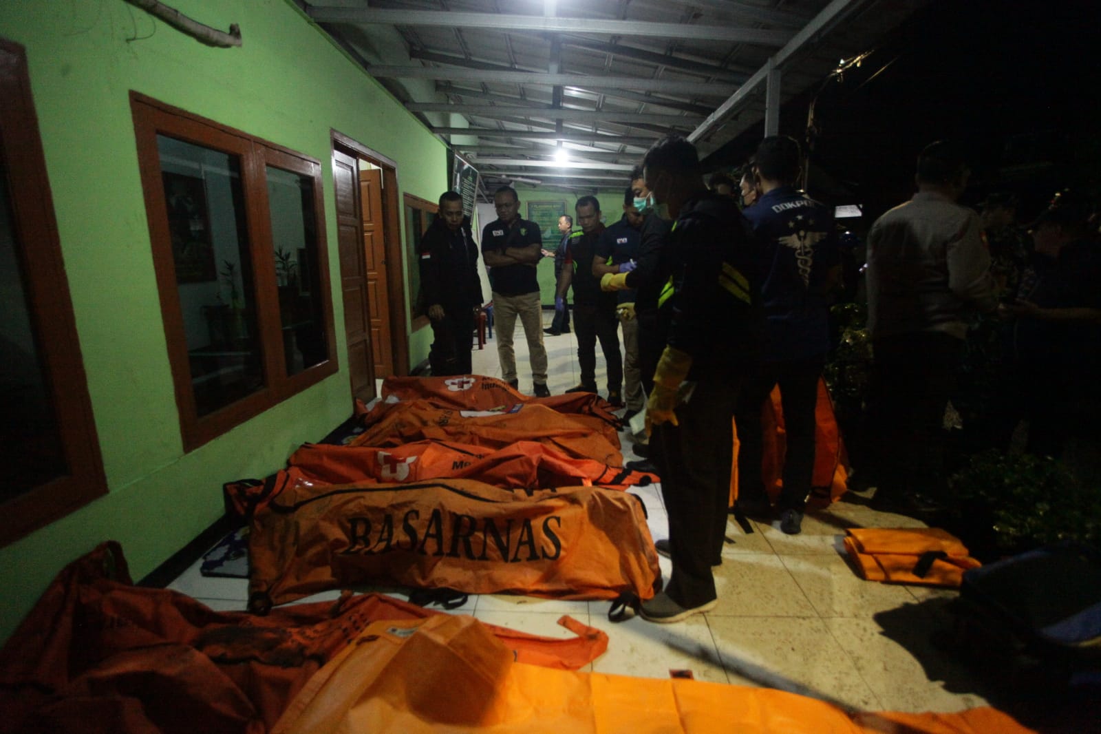Sejumlah jenazah yang berhasil dievakuasi/SinPo.id