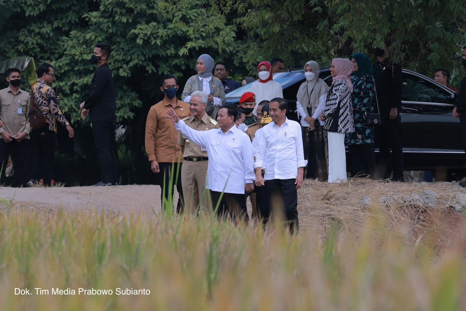 Kebersamaan Prabowo dan Ganjar menemani Presiden Joko Widodo/Tim Media