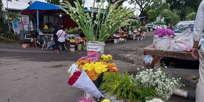 Para penjual kembang di Tanah Kusir/SinPo.id