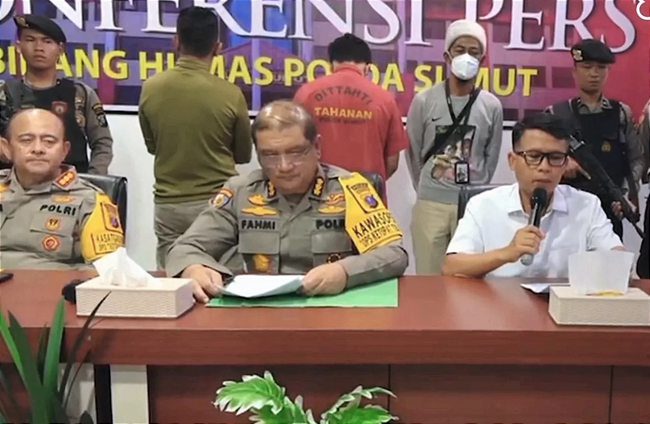 Dirreskrimum Polda Sumatera Utara Kombes Pol Sumaryono (kanan) memberikan keterangan dalam konferensi pers pada Selasa, 25 April 2023. (SinPo.id/Tangkapan layar Instagram Polda Sumut)