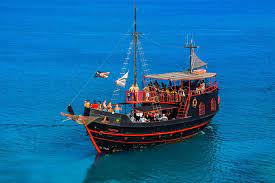 Kapal Wisata (Pixabay)
