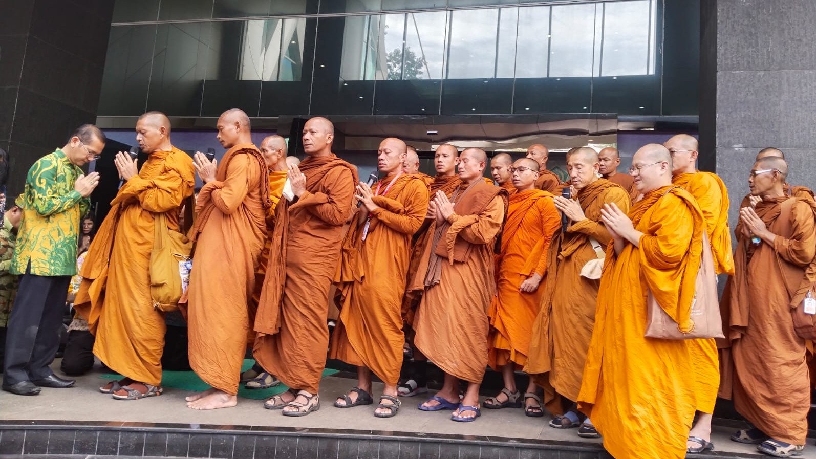 Pelepasan keberangkatan para Bhante Thudong asal Thailand (Kementerian Agama)