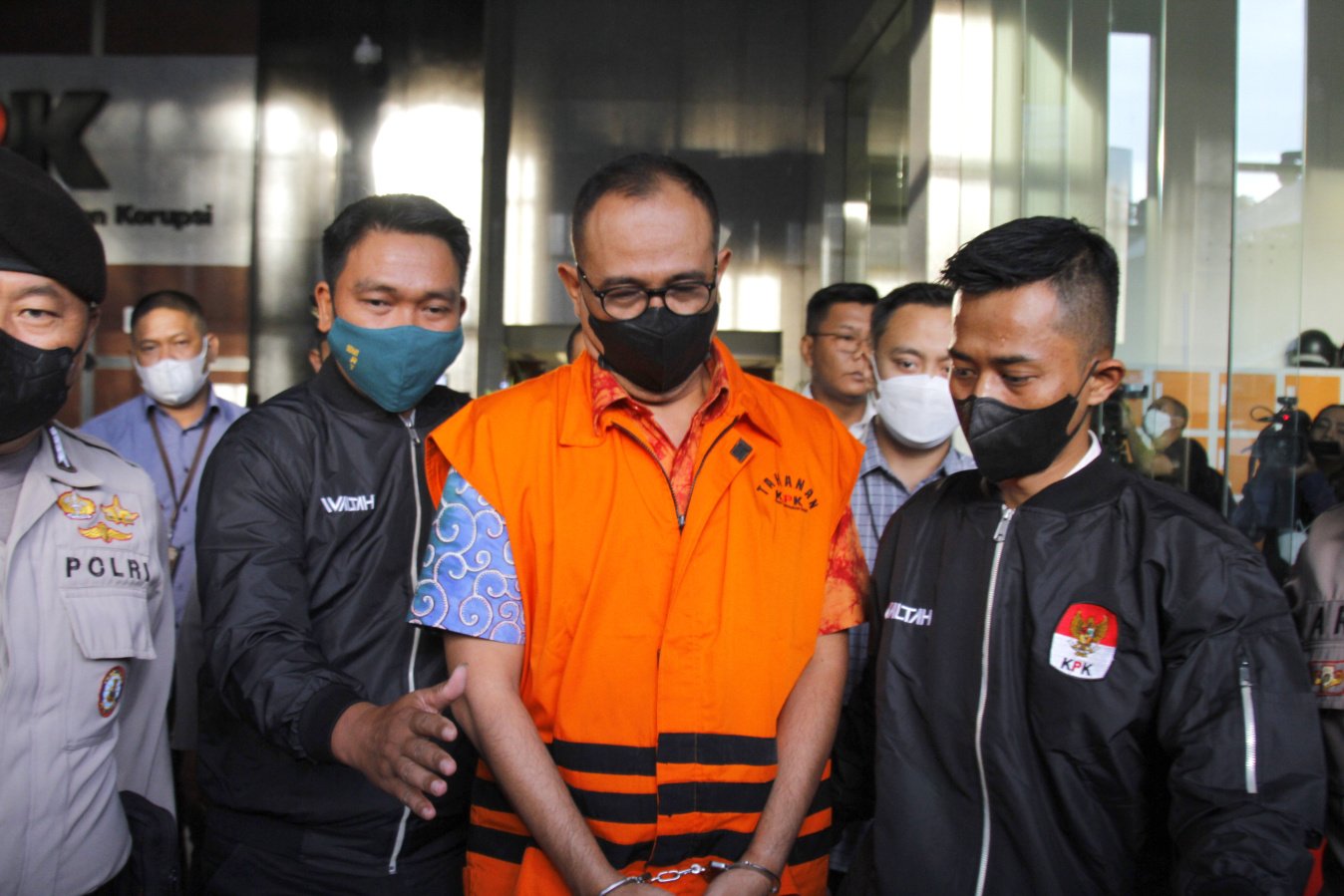 Rafael Alun menegenakan rompi oranye tahanan KPK (Sinpo.id/Ashar)