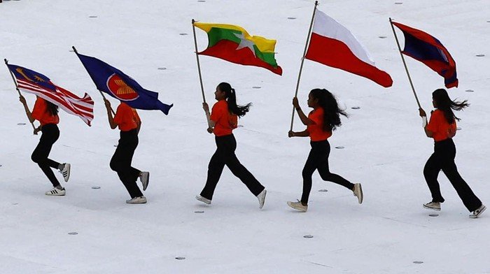 Insiden bendera Indonesia terbalik saat pembukaan SEA Games 2023. Foto: REUTERS/KIM KYUNG-HOON