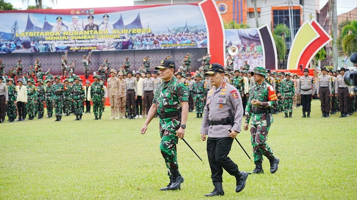 Kapolri bersama Panglima TNI saat membuka pelatihan Latsitarda Nusantara (SinPo.id/ Humas Polri)