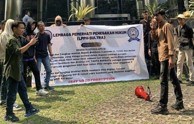 Lembaga Pemantau Penegakan Hukum Sulawesi Tenggara (LPPH Sultra) mengadukan dugaan korupsi di Bombana di Gedung KPK. Istimewa.
