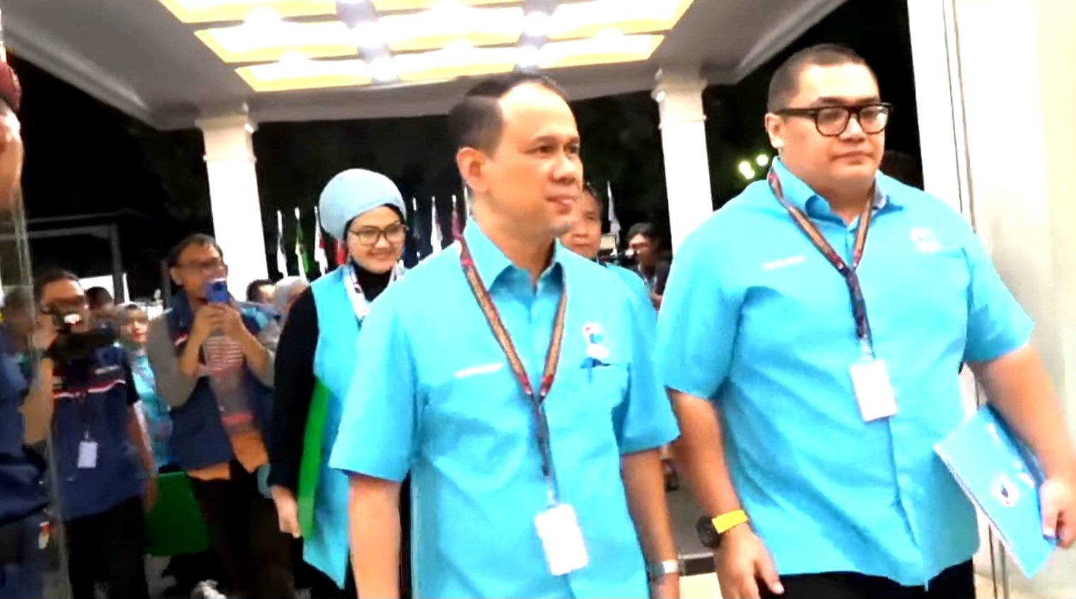 Jajaran Partai Gelora saat mendatangi kantor KPU RI (Sinpo.id/Khaerul Anam)