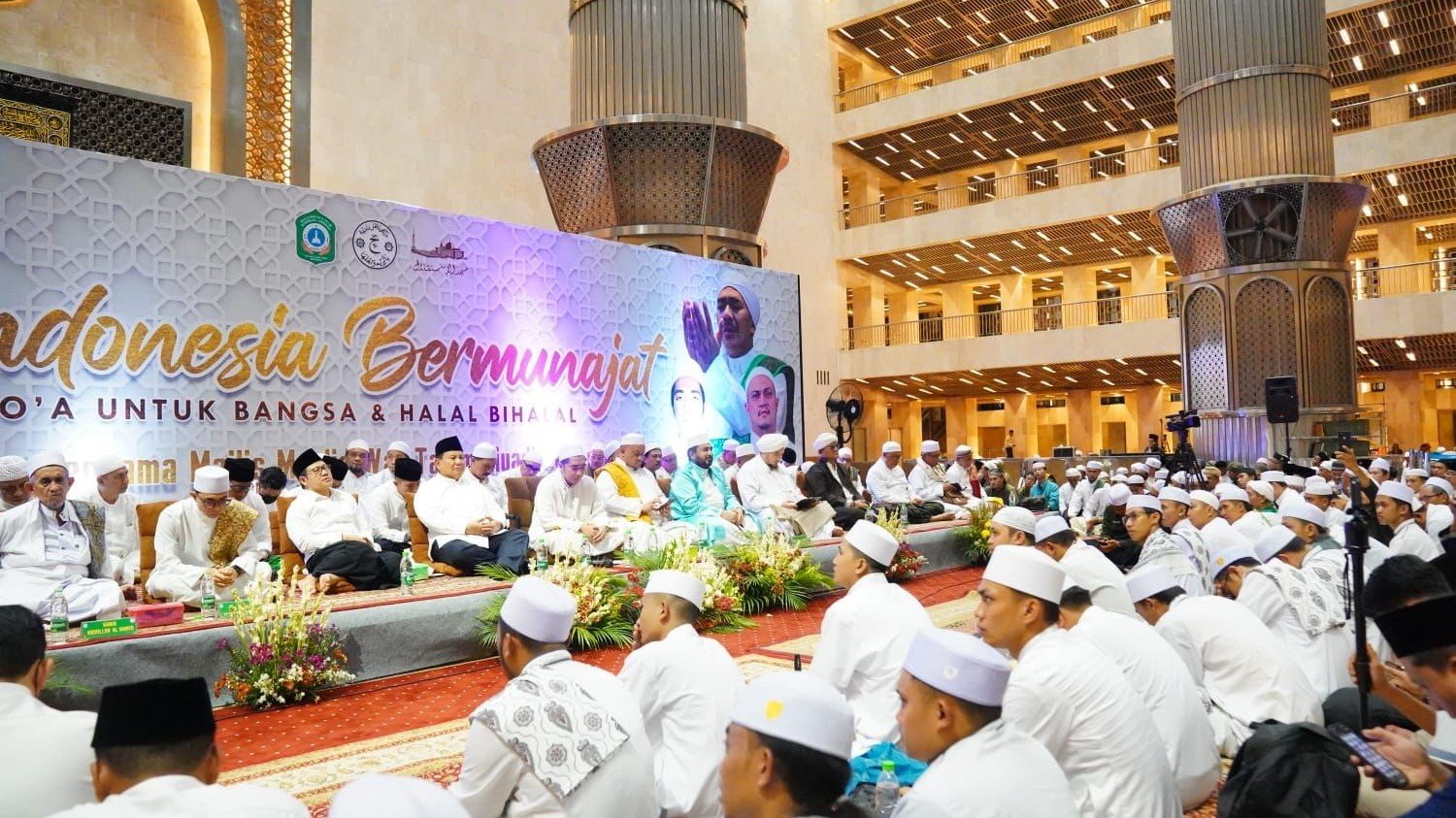 Prabowo Subianto saat halalbihalal bersama Majelis Riyadlul Jannah (SinPo.id/ Tim Media Prabowo)