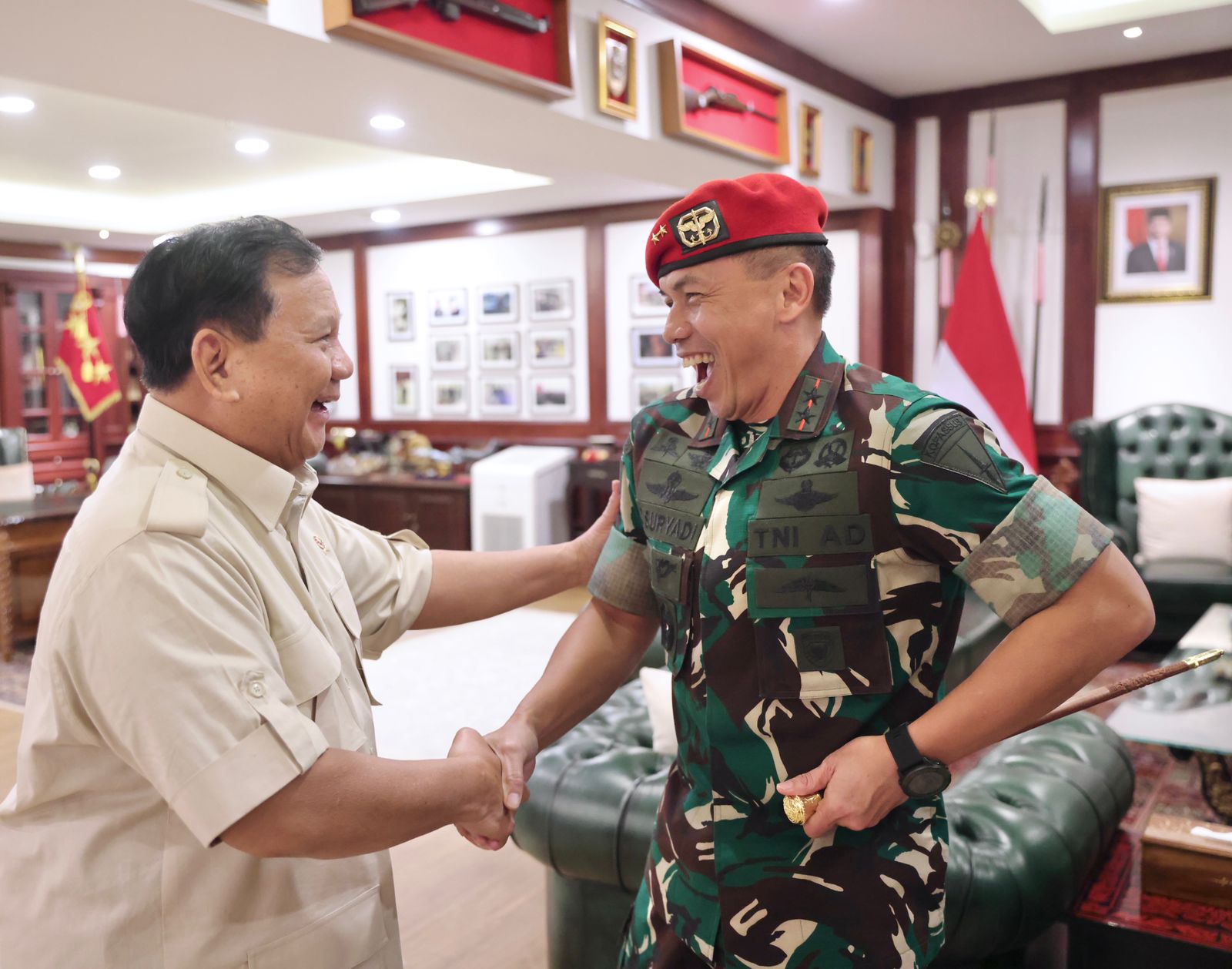 Danjen Kopassus Mayjen TNI Deddy Suryadi saat bertandang ke kantor Prabowo di Kementerian Pertahanan,