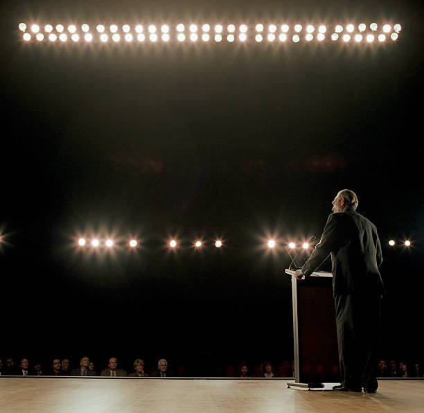 Ilustrasi pejabat publik (Sinpo.id/Getty Images)