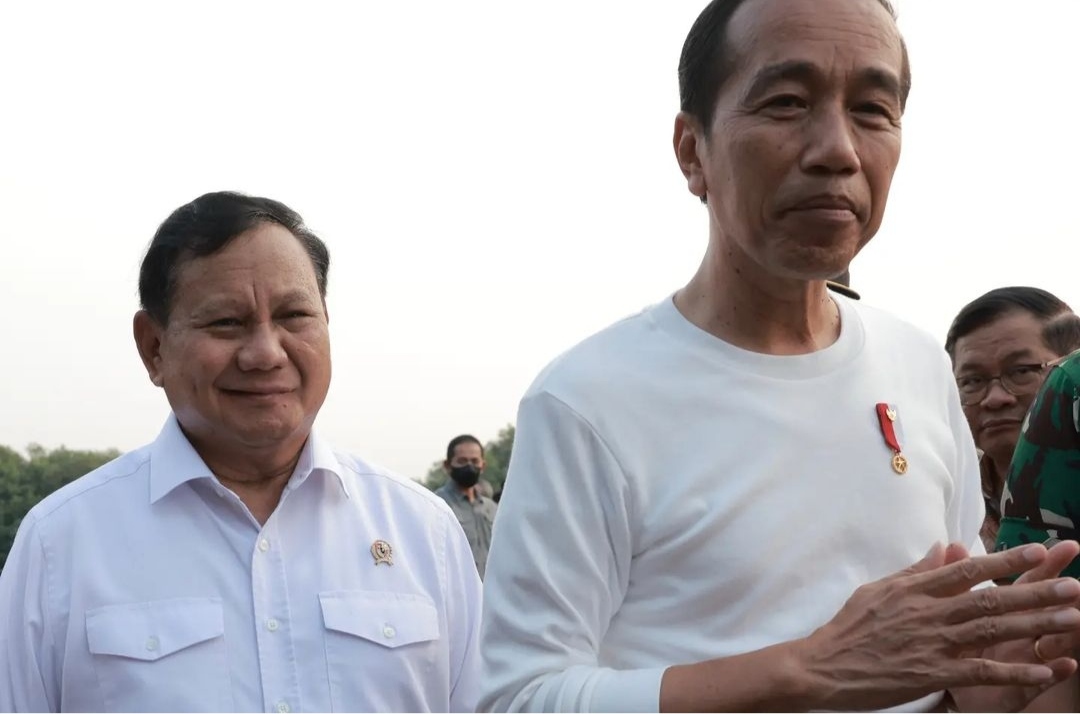 Menhan Prabowo Subianto mendampingi Presiden RI Jokowi dalam kegiatan penanaman Mangrove Nasional Serentak (Ashar/Foto:Tim Prabowo/SinPo.id)