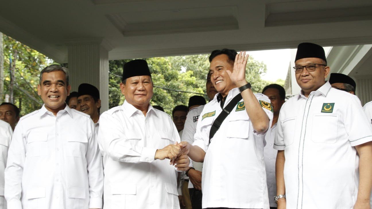 Momen hangat saat Prabowo bertemu dengan Yusril Ihza Mahendra (SinPo.id/ Ashar)