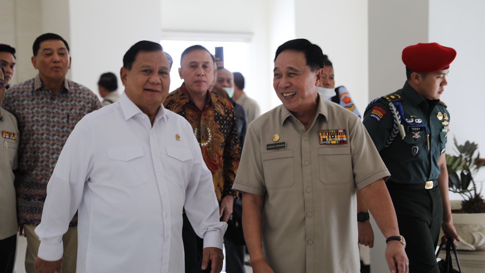 Menhan Prabowo bersama Bambang Hendarso Danuri (SinPo.id/ Tim Media Prabowo)