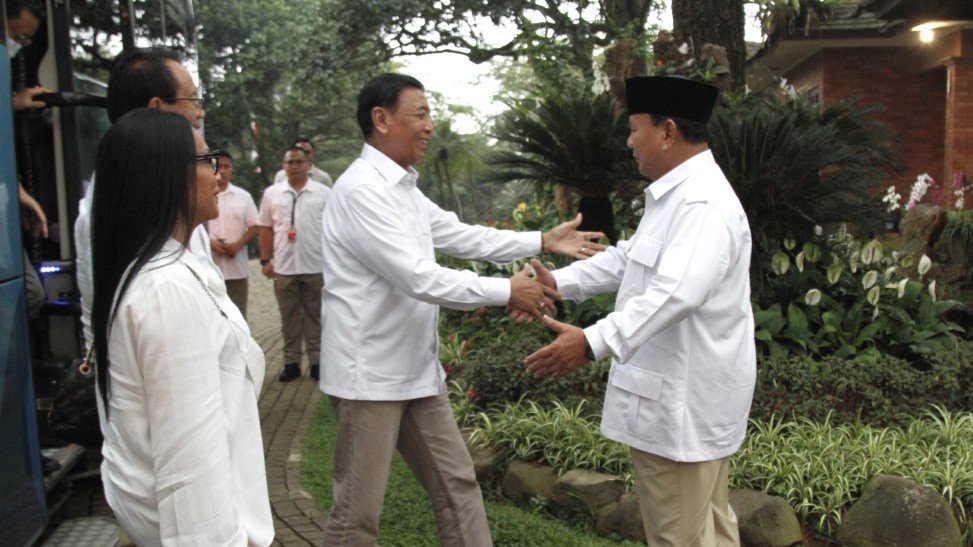 Ketua Wantimpres Wiranto saat bertandang ke kediaman Prabowo (SinPo.id/ Ashar)